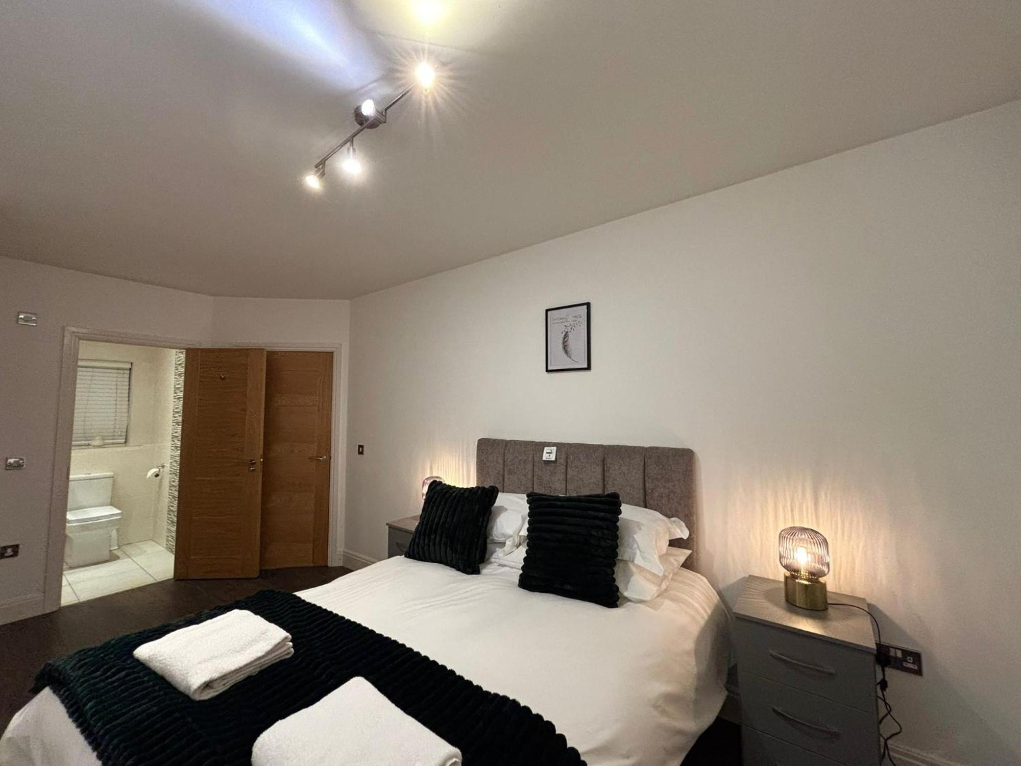 ברמינגהאם 24-7 Secured City Centre Apartments With Free Underground Parking And Wifi מראה חיצוני תמונה